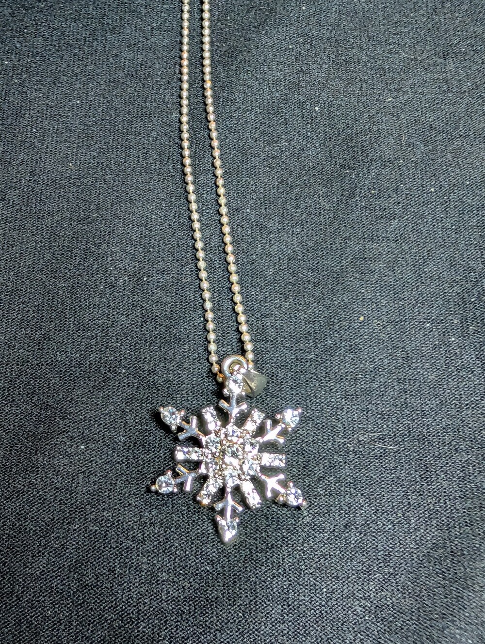 Sparkling Silver Snowflake Pendant Necklace - Women Jewelry